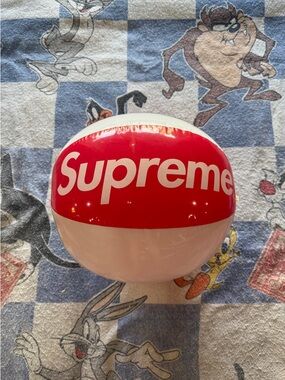Supreme beach ball